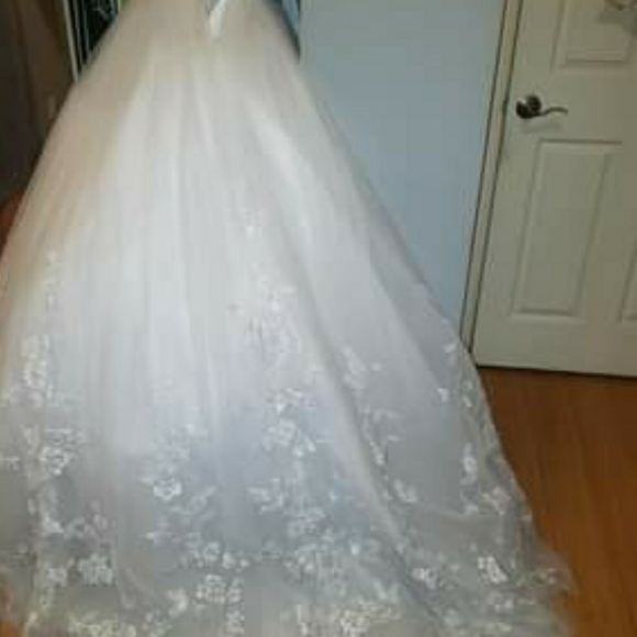 Wedding dress - Picture 4 of 8